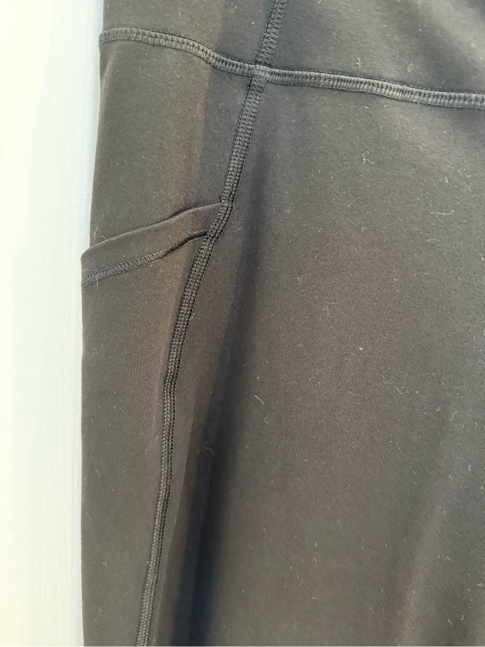Old Navy Black Size XL Full Length w/ Side Pockets and Mesh on Side of Leggings - Picture 2 of 7